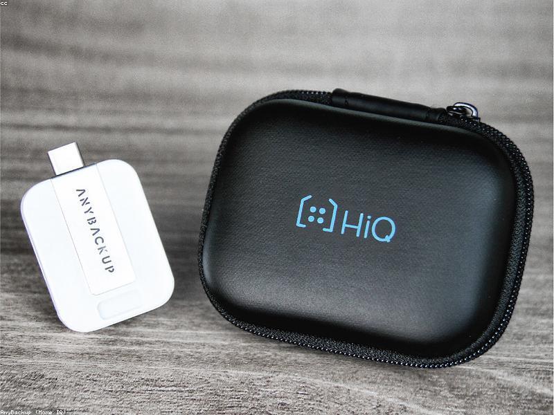 Comparing the home screens of iOS and Android devices